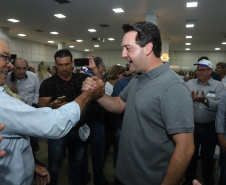 O governador Carlos Massa Ratinho Junior afirmou nesta sexta-feira (12), em encontro com prefeitos de cidades da região Norte, realizado na ExpoLondrina, que o programa de transferência da sede administrativa para cidades do interior fortalece a presença do governo junto à população e agiliza o encaminhamento das demandas regionais.  -  Londrina, 12/04/2019  -  Foto: Rodrigo Félix Leal/ANPr