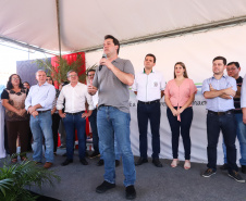 O governador Carlos Massa Ratinho Junior participa nesta sexta-feira (12) da inauguração do residencial Manoel Bono Belascuzas e entrega as chaves da casa própria para 44 famílias de Nova Londrina, no Noroeste do Estado. O empreendimento foi construído em um trabalho integrado do Governo do Estado, por meio da Cohapar, Copel e Sanepar, com o governo federal e a prefeitura.  Nova Londrina, 12/04/2019 -  Foto: Rodrigo Felix Leal/ANPr