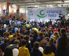 o Governador Carlos Massa Ratinho Junior participa da implantação do Programa Criança Feliz, do Governo Federal. Presentes na solenidade: ministro da Cidadania, Osmar Terra; primeira dama, Luciana Saito Massa; secretário da Justiça Família e Trabalho, Ney Leprevost; entre outros.Curitiba, 18-04-19.Foto: Arnaldo Alves / ANPr.