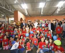 o Governador Carlos Massa Ratinho Junior participa da implantação do Programa Criança Feliz, do Governo Federal. Presentes na solenidade: ministro da Cidadania, Osmar Terra; primeira dama, Luciana Saito Massa; secretário da Justiça Família e Trabalho, Ney Leprevost; entre outros.Curitiba, 18-04-19.Foto: Arnaldo Alves / ANPr.