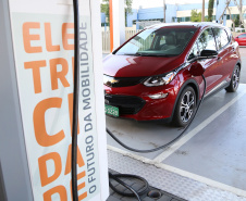 A maior eletrovia do Brasil, instalada no Paraná pela Copel em 2018, completou 330 recargas neste ano. São 730 quilômetros de extensão, ligando o Porto de Paranaguá às Cataratas do Iguaçu, em Foz do Iguaçu.  Curitiba, 22/04/2019  -  Curitiba, 22/04/2019  - Foto: Dani Catisti/Copel
