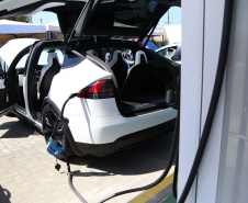 A maior eletrovia do Brasil, instalada no Paraná pela Copel em 2018, completou 330 recargas neste ano. São 730 quilômetros de extensão, ligando o Porto de Paranaguá às Cataratas do Iguaçu, em Foz do Iguaçu.  Curitiba, 22/04/2019  -  Curitiba, 22/04/2019  - Foto: Dani Catisti/Copel