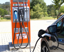 A maior eletrovia do Brasil, instalada no Paraná pela Copel em 2018, completou 330 recargas neste ano. São 730 quilômetros de extensão, ligando o Porto de Paranaguá às Cataratas do Iguaçu, em Foz do Iguaçu.  Curitiba, 22/04/2019  -  Curitiba, 22/04/2019  - Foto: Dani Catisti/Copel