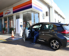 A maior eletrovia do Brasil, instalada no Paraná pela Copel em 2018, completou 330 recargas neste ano. São 730 quilômetros de extensão, ligando o Porto de Paranaguá às Cataratas do Iguaçu, em Foz do Iguaçu.  Curitiba, 22/04/2019  -  Curitiba, 22/04/2019  - Foto: Dani Catisti/Copel