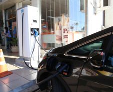 A maior eletrovia do Brasil, instalada no Paraná pela Copel em 2018, completou 330 recargas neste ano. São 730 quilômetros de extensão, ligando o Porto de Paranaguá às Cataratas do Iguaçu, em Foz do Iguaçu.  Curitiba, 22/04/2019  -  Curitiba, 22/04/2019  - Foto: Dani Catisti/Copel