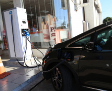 A maior eletrovia do Brasil, instalada no Paraná pela Copel em 2018, completou 330 recargas neste ano. São 730 quilômetros de extensão, ligando o Porto de Paranaguá às Cataratas do Iguaçu, em Foz do Iguaçu.  Curitiba, 22/04/2019  -  Curitiba, 22/04/2019  - Foto: Dani Catisti/Copel