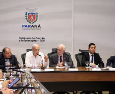 O Departamento de Trânsito do Paraná (Detran) vai intensificar as operações e ações educativas para diminuir os números de acidentes Estado. O assunto foi apresentado nesta terça-feira (23) pelo diretor-geral do órgão, Cesar Kogut, durante a reunião da equipe do governo, no Palácio Iguaçu. O encontro foi coordenado pelo governador em exercício Darci Piana. Foto Gilson Abreu ANPr