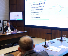 O Departamento de Trânsito do Paraná (Detran) vai intensificar as operações e ações educativas para diminuir os números de acidentes Estado. O assunto foi apresentado nesta terça-feira (23) pelo diretor-geral do órgão, Cesar Kogut, durante a reunião da equipe do governo, no Palácio Iguaçu. O encontro foi coordenado pelo governador em exercício Darci Piana. Foto Gilson Abreu ANPr