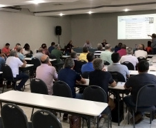 A Secretaria de Estado do Desenvolvimento Sustentável e Turismo realizou nessa semana (24, 25 e 26), em Toledo, Oeste do Estado, um encontro para discutir várias alterações na legislação, a fim de desburocratizar o processo de licenciamento ambiental na área agropecuária. Participaram da interiorização os diretores e técnicos da secretaria, escritórios regionais do Instituto Ambiental do Paraná (IAP) e das cooperativas C. Vale, Frísia, Lar, BRF, Copacol e Coopavel. Foto:SEDEST