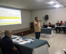 A Secretaria de Estado do Desenvolvimento Sustentável e Turismo realizou nessa semana (24, 25 e 26), em Toledo, Oeste do Estado, um encontro para discutir várias alterações na legislação, a fim de desburocratizar o processo de licenciamento ambiental na área agropecuária. Participaram da interiorização os diretores e técnicos da secretaria, escritórios regionais do Instituto Ambiental do Paraná (IAP) e das cooperativas C. Vale, Frísia, Lar, BRF, Copacol e Coopavel. Foto:SEDEST