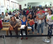 A quinta edição da feira de serviços Paraná Cidadão em 2019 aconteceu em Mandirituba com 7,6 mil atendimentos registrados. Cerca de 5 mil pessoas que passaram pelo evento, encerrado nesta sexta-feira (26), tiveram acesso a diversos serviços gratuitos disponibilizados em um único local.  Mandirituba, 26/04/2019   -  Foto: Divulgação SEJUF