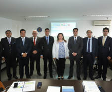 O governador Carlos Massa Ratinho Junior se reuniu na segunda-feira (29), em Brasília, com os embaixadores Nimia Ermelinda da Silva Boschert, do Paraguai, e Fernando Schmidt Ariztía, do Chile, para tratar do projeto do corredor bioceânico entre o Porto de Paranaguá e o Porto de Antofagasta.  -  BRasília, 29/04/2019  -  Foto: Rodrigo Félix Leal/ANPr