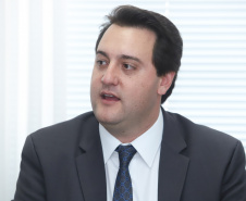 O governador Carlos Massa Ratinho Junior se reuniu na segunda-feira (29), em Brasília, com os embaixadores Nimia Ermelinda da Silva Boschert, do Paraguai, e Fernando Schmidt Ariztía, do Chile, para tratar do projeto do corredor bioceânico entre o Porto de Paranaguá e o Porto de Antofagasta.  -  BRasília, 29/04/2019  -  Foto: Rodrigo Félix Leal/ANPr