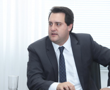 O governador Carlos Massa Ratinho Junior se reuniu na segunda-feira (29), em Brasília, com os embaixadores Nimia Ermelinda da Silva Boschert, do Paraguai, e Fernando Schmidt Ariztía, do Chile, para tratar do projeto do corredor bioceânico entre o Porto de Paranaguá e o Porto de Antofagasta.  -  BRasília, 29/04/2019  -  Foto: Rodrigo Félix Leal/ANPr
