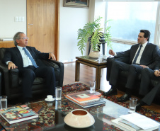 Governador Carlos Massa Ratinho Junior com o ministro da Economia, Paulo Guedes.  -   Brasília, 29/04/2019  -  Foto: Rodrigo Félix Leal/ANPr