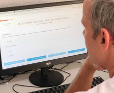 O Paraná atingiu em março a marca de 47,72% dos presos fazendo algum tipo de atividade educacional, segundo o Departamento Penitenciário (Depen-PR). O índice é consideravelmente superior a fevereiro, quando o Estado fechou com 36,3% e alcançou o segundo lugar entre as unidades da federação, perdendo apenas para o Piauí (40%). Foto:José Fernando Ogura/ANPr