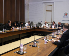 Representantes do Governo do Estado, da Assembleia Legislativa e de sindicatos de servidores públicos realizaram nesta sexta-feira (03) da primeira reunião de trabalho da comissão permanente criada para debater as demandas do funcionalismo estadual.
Foto Gilson Abreu/ANPr