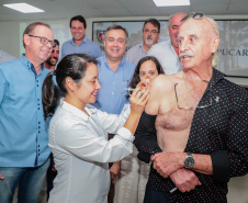O secretário da Saúde do Paraná, Beto Preto, fez neste sábado pela manhã, na sede da 16ª Regional de Saúde, em Apucarana, a abertura estadual do “Dia D” da vacinação contra a gripe. Foto:  Josias Pinto