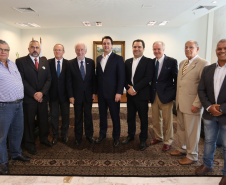 O governador Carlos Massa Ratinho Junior assinou nesta segunda-feira (6) decreto que prorroga os benefícios fiscais do Imposto sobre Circulação de Mercadorias e Serviços (ICMS) ao setor produtivo de todo o Estado. A medida beneficia setores como a agropecuária e indústria e busca manter a competitividade de mercado de diversos produtos paranaenses. Foto: José Fernando Ogura/ANPr - 06/05/2019
