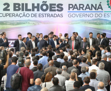 O governador Carlos Massa Ratinho Junior lançou, nesta terça-feira (07), o Programa de Revitalização das Estradas, que vai beneficiar todas as regiões do Paraná. Foto: José Fernando Ogura/ANPr