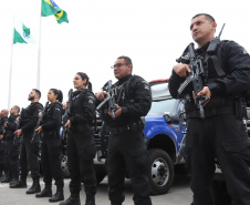 O governador Carlos Massa Ratinho Junior entregou nesta quarta-feira (8), em cerimônia no Palácio Iguaçu, novas armas, rádios comunicadores e veículos de escolta ao Departamento Penitenciário do Paraná (Depen). Foto: Rodrigo Felix Leal/ANPr