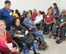  Secretaria da Saúde do Paraná, por meio da Fundação Estatal de Atenção em Saúde do Estado do Paraná (Funeas), fez hoje a entrega de 33 cadeiras de rodas motorizadas a pacientes do Centro Hospitalar de Reabilitação Ana Carolina Moura Xavier (CHR), em Curitiba. São cadeiras fabricadas no Rio Grande do Sul e feitas sob medida, de acordo com as necessidades individuais dos pacientes. Foto:Diogo Pracz de Oliveira/SESA