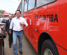 O governador Carlos Massa Ratinho Junior repassa recursos para subsidiar o transporte coletivo de Curitiba. Foto: Rodrigo Felix Leal/ANPr