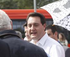 O governador Carlos Massa Ratinho Junior destina recursos para subsidiar o transporte coletivo de Curitiba. Participaram da solenidade: prefeito de Curitiba, Rafael Greca de Macedo; secretário de Desenvolvimento Urbano, João Carlos Ortega; presidente da Comec, Gilson dos Santos; entre outros.Curitiba, 09-05-19.Foto: Arnaldo Alves / ANPr.