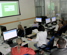 Diversos servidores da Secretaria de Estado do Desenvolvimento Urbano (SEDU) participaram nesta quinta-feira (09) do Curso Presencial do E-Protocolo. Com o treinamento, todo funcionário poderá iniciar um processo. Com a ferramenta digital, acaba a necessidade de um único setor físico para receber documentos e solicitações. Foto: Divulgação/SEDU