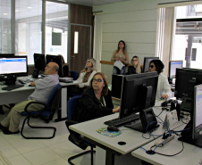 Diversos servidores da Secretaria de Estado do Desenvolvimento Urbano (SEDU) participaram nesta quinta-feira (09) do Curso Presencial do E-Protocolo. Com o treinamento, todo funcionário poderá iniciar um processo. Com a ferramenta digital, acaba a necessidade de um único setor físico para receber documentos e solicitações. Foto: Divulgação/SEDU