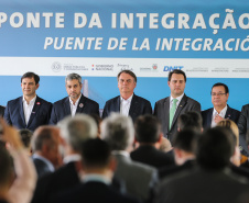O governador Carlos Massa Ratinho Junior recebe  em Foz do Iguaçu, o presidente Jair Bolsonaro e o presidente do Paraguai Mario Abdo Benítez para o lançamento da pedra fundamental da segunda ponte entre Brasil e Paraguai, em cerimônia  no Marco das Três Fronteiras, nesta sexta-feira (10).   Foz do Iguaçu, 10/05/2019 -  Foto: Geraldo Bubniak/ANPr