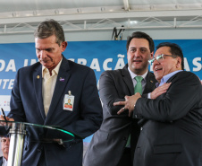 O governador Carlos Massa Ratinho Junior recebe  em Foz do Iguaçu, o presidente Jair Bolsonaro e o presidente do Paraguai Mario Abdo Benítez para o lançamento da pedra fundamental da segunda ponte entre Brasil e Paraguai, em cerimônia  no Marco das Três Fronteiras, nesta sexta-feira (10).   Foz do Iguaçu, 10/05/2019 -  Foto: Geraldo Bubniak/ANPr
