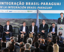 O governador Carlos Massa Ratinho Junior recebe  em Foz do Iguaçu, o presidente Jair Bolsonaro e o presidente do Paraguai Mario Abdo Benítez para o lançamento da pedra fundamental da segunda ponte entre Brasil e Paraguai, em cerimônia  no Marco das Três Fronteiras, nesta sexta-feira (10).   Foz do Iguaçu, 10/05/2019 -  Foto: Geraldo Bubniak/ANPr