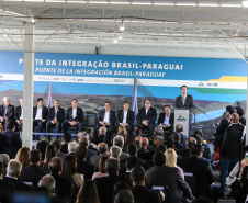 O governador Carlos Massa Ratinho Junior recebe  em Foz do Iguaçu, o presidente Jair Bolsonaro e o presidente do Paraguai Mario Abdo Benítez para o lançamento da pedra fundamental da segunda ponte entre Brasil e Paraguai, em cerimônia  no Marco das Três Fronteiras, nesta sexta-feira (10).   Foz do Iguaçu, 10/05/2019 -  Foto: Geraldo Bubniak/ANPr