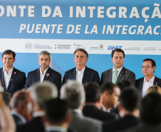 O governador Carlos Massa Ratinho Junior recebe  em Foz do Iguaçu, o presidente Jair Bolsonaro e o presidente do Paraguai Mario Abdo Benítez para o lançamento da pedra fundamental da segunda ponte entre Brasil e Paraguai, em cerimônia  no Marco das Três Fronteiras, nesta sexta-feira (10).   Foz do Iguaçu, 10/05/2019 -  Foto: Geraldo Bubniak/ANPr