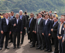 O governador Carlos Massa Ratinho Junior recebe  em Foz do Iguaçu, o presidente Jair Bolsonaro e o presidente do Paraguai Mario Abdo Benítez para o lançamento da pedra fundamental da segunda ponte entre Brasil e Paraguai, em cerimônia  no Marco das Três Fronteiras, nesta sexta-feira (10).   Foz do Iguaçu, 10/05/2019 -  Foto: Geraldo Bubniak/ANPr
