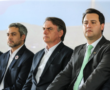 O governador Carlos Massa Ratinho Junior recebe  em Foz do Iguaçu, o presidente Jair Bolsonaro e o presidente do Paraguai Mario Abdo Benítez para o lançamento da pedra fundamental da segunda ponte entre Brasil e Paraguai, em cerimônia  no Marco das Três Fronteiras, nesta sexta-feira (10).   Foz do Iguaçu, 10/05/2019 -  Foto: Geraldo Bubniak/ANPr
