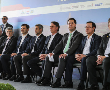O governador Carlos Massa Ratinho Junior recebe  em Foz do Iguaçu, o presidente Jair Bolsonaro e o presidente do Paraguai Mario Abdo Benítez para o lançamento da pedra fundamental da segunda ponte entre Brasil e Paraguai, em cerimônia  no Marco das Três Fronteiras, nesta sexta-feira (10).   Foz do Iguaçu, 10/05/2019 -  Foto: Geraldo Bubniak/ANPr