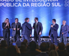 O governador Carlos Massa Ratinho Junior destacou nesta sexta-feira (10) que as forças de segurança do Paraná conseguiram reduzir em 32% o número de homicídios nos primeiros 120 dias deste ano, na comparação com o mesmo quadrimestre do ano passado
