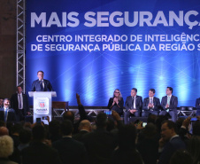 O governador Carlos Massa Ratinho Junior destacou nesta sexta-feira (10) que as forças de segurança do Paraná conseguiram reduzir em 32% o número de homicídios nos primeiros 120 dias deste ano, na comparação com o mesmo quadrimestre do ano passado