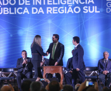 O governador Carlos Massa Ratinho Junior destacou nesta sexta-feira (10) que as forças de segurança do Paraná conseguiram reduzir em 32% o número de homicídios nos primeiros 120 dias deste ano, na comparação com o mesmo quadrimestre do ano passado