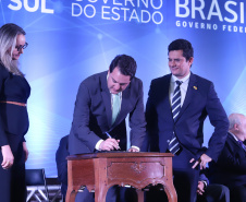 O governador Carlos Massa Ratinho Junior destacou nesta sexta-feira (10) que as forças de segurança do Paraná conseguiram reduzir em 32% o número de homicídios nos primeiros 120 dias deste ano, na comparação com o mesmo quadrimestre do ano passado