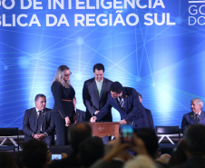 O governador Carlos Massa Ratinho Junior destacou nesta sexta-feira (10) que as forças de segurança do Paraná conseguiram reduzir em 32% o número de homicídios nos primeiros 120 dias deste ano, na comparação com o mesmo quadrimestre do ano passado