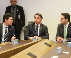 O Centro Integrado de Inteligência de Segurança Pública da Região Sul (CIISP-Sul) iniciou oficialmente as atividades nesta sexta-feira (10). A unidade funciona em Curitiba e a ativação contou com a presença do presidente Jair Bolsonaro, do governador Carlos Massa Ratinho Junior, do ministro da Justiça e Segurança Pública, Sérgio Moro, e de representantes do Rio Grande do Sul e Santa Catarina, além de autoridades federais e estaduais.

 Foto: Rodrigo Felix Leal/ANPr
