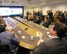 O Centro Integrado de Inteligência de Segurança Pública da Região Sul (CIISP-Sul) iniciou oficialmente as atividades nesta sexta-feira (10). A unidade funciona em Curitiba e a ativação contou com a presença do presidente Jair Bolsonaro, do governador Carlos Massa Ratinho Junior, do ministro da Justiça e Segurança Pública, Sérgio Moro, e de representantes do Rio Grande do Sul e Santa Catarina, além de autoridades federais e estaduais.

Foto: Rodrigo Felix Leal/ANPr