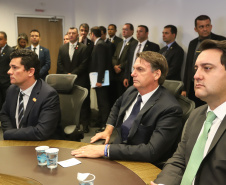 O Centro Integrado de Inteligência de Segurança Pública da Região Sul (CIISP-Sul) iniciou oficialmente as atividades nesta sexta-feira (10). A unidade funciona em Curitiba e a ativação contou com a presença do presidente Jair Bolsonaro, do governador Carlos Massa Ratinho Junior, do ministro da Justiça e Segurança Pública, Sérgio Moro, e de representantes do Rio Grande do Sul e Santa Catarina, além de autoridades federais e estaduais.

 Foto: Rodrigo Felix Leal/ANPr