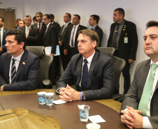O Centro Integrado de Inteligência de Segurança Pública da Região Sul (CIISP-Sul) iniciou oficialmente as atividades nesta sexta-feira (10). A unidade funciona em Curitiba e a ativação contou com a presença do presidente Jair Bolsonaro, do governador Carlos Massa Ratinho Junior, do ministro da Justiça e Segurança Pública, Sérgio Moro, e de representantes do Rio Grande do Sul e Santa Catarina, além de autoridades federais e estaduais.

 Foto: Rodrigo Felix Leal/ANPr