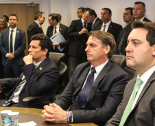 O Centro Integrado de Inteligência de Segurança Pública da Região Sul (CIISP-Sul) iniciou oficialmente as atividades nesta sexta-feira (10). A unidade funciona em Curitiba e a ativação contou com a presença do presidente Jair Bolsonaro, do governador Carlos Massa Ratinho Junior, do ministro da Justiça e Segurança Pública, Sérgio Moro, e de representantes do Rio Grande do Sul e Santa Catarina, além de autoridades federais e estaduais.

Foto: Rodrigo Felix Leal/ANPr