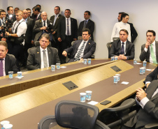 O Centro Integrado de Inteligência de Segurança Pública da Região Sul (CIISP-Sul) iniciou oficialmente as atividades nesta sexta-feira (10). A unidade funciona em Curitiba e a ativação contou com a presença do presidente Jair Bolsonaro, do governador Carlos Massa Ratinho Junior, do ministro da Justiça e Segurança Pública, Sérgio Moro, e de representantes do Rio Grande do Sul e Santa Catarina, além de autoridades federais e estaduais.

 Foto: Rodrigo Felix Leal/ANPr