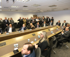 O Centro Integrado de Inteligência de Segurança Pública da Região Sul (CIISP-Sul) iniciou oficialmente as atividades nesta sexta-feira (10). A unidade funciona em Curitiba e a ativação contou com a presença do presidente Jair Bolsonaro, do governador Carlos Massa Ratinho Junior, do ministro da Justiça e Segurança Pública, Sérgio Moro, e de representantes do Rio Grande do Sul e Santa Catarina, além de autoridades federais e estaduais.

 Foto: Rodrigo Felix Leal/ANPr